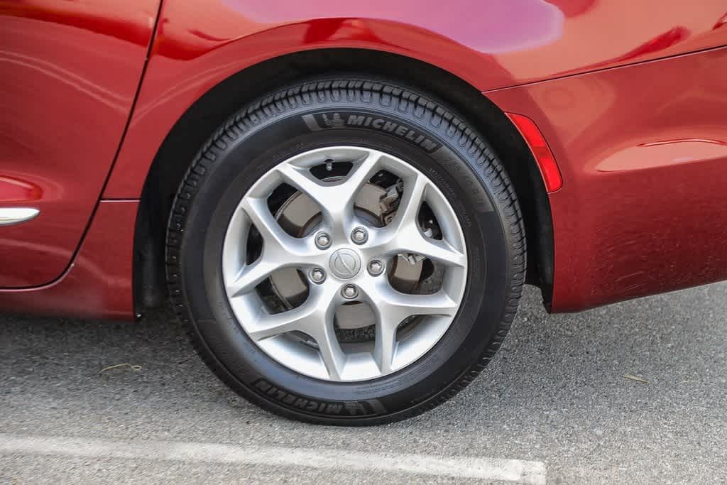 Thumbnail: 2019 Chrysler Pacifica - 10