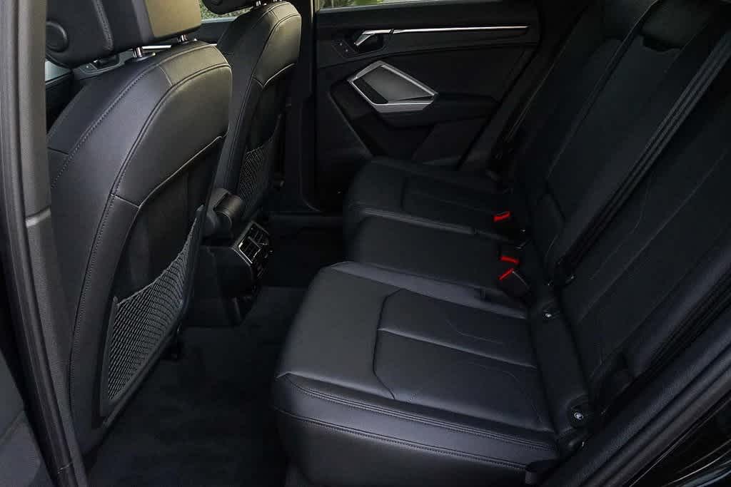 Thumbnail: 2025 Audi Q3 - 21