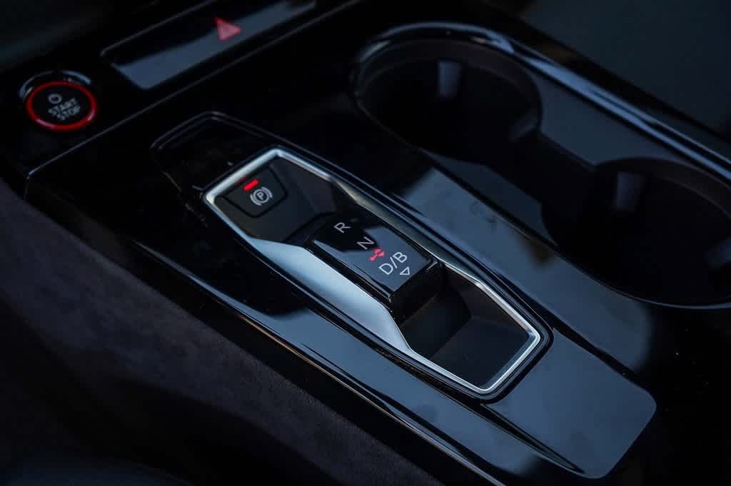 Thumbnail: 2025 Audi SQ6 e-tron - 21