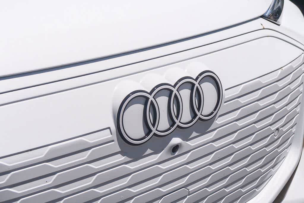 Thumbnail: 2025 Audi Q6 e-tron - 5