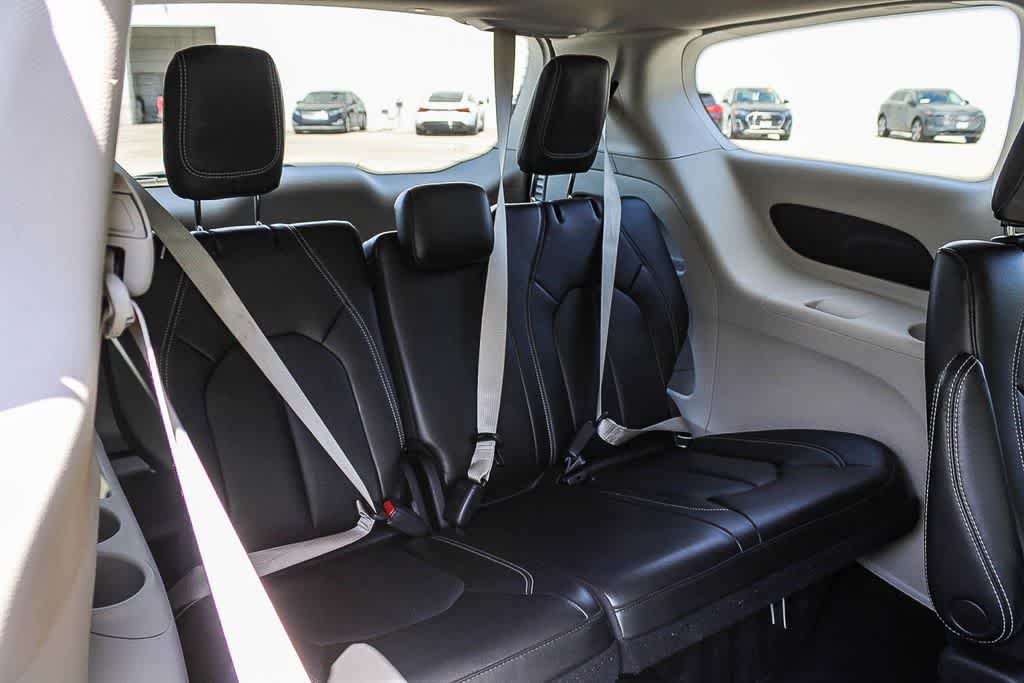 Thumbnail: 2023 Chrysler Pacifica - 15
