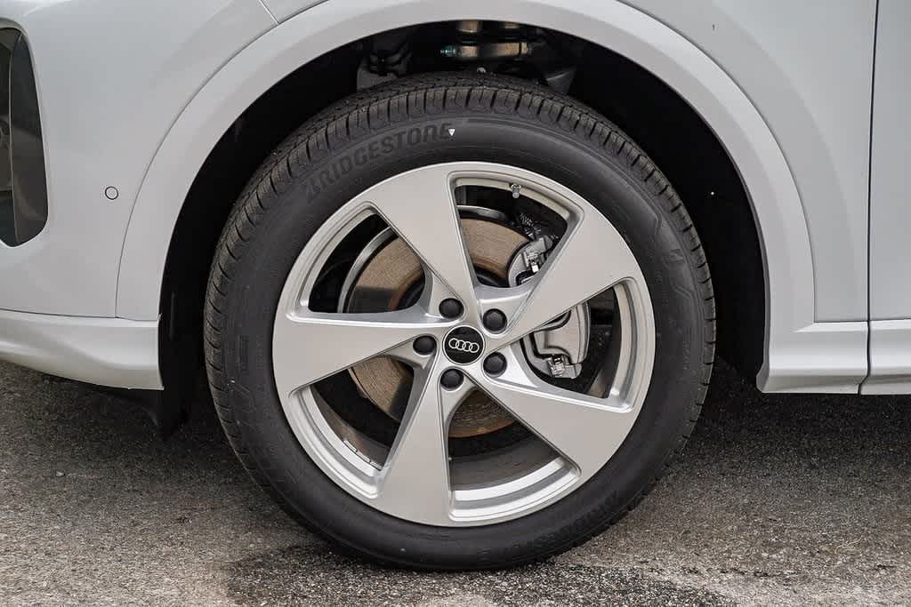 Thumbnail: 2025 Audi Q5 - 10