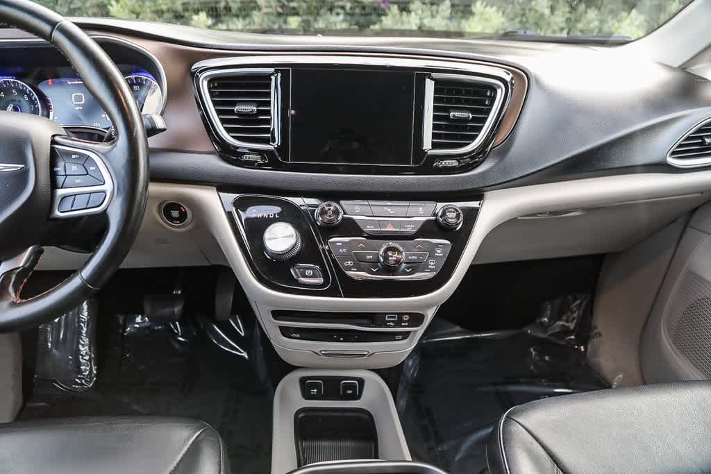 Thumbnail: 2019 Chrysler Pacifica - 12