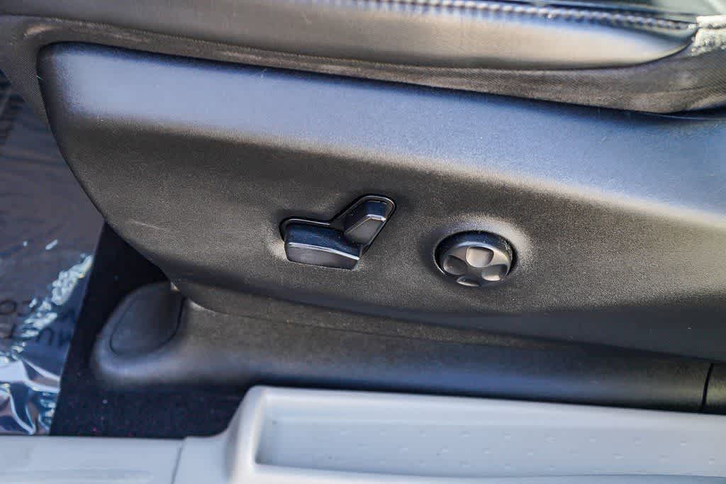 Thumbnail: 2020 Chrysler Voyager - 23