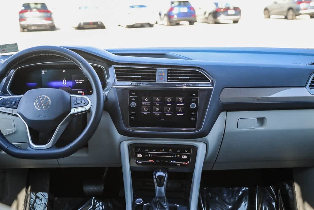 Thumbnail: 2022 Volkswagen Tiguan - 12