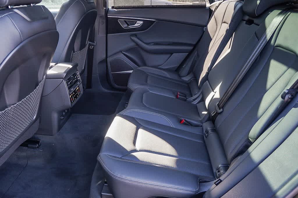 Thumbnail: 2026 Audi Q8 - 21