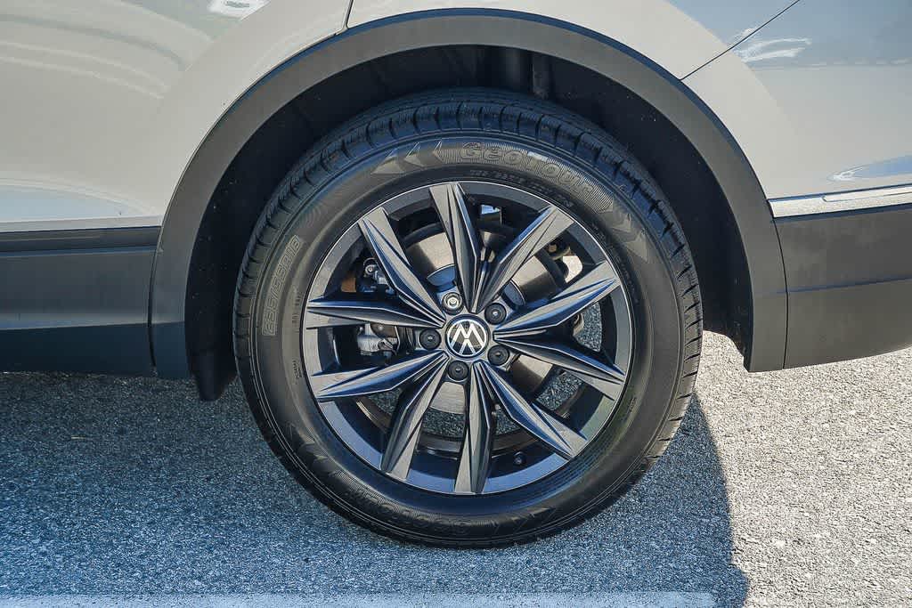 Thumbnail: 2022 Volkswagen Tiguan - 11