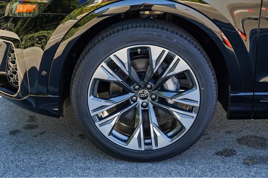 Thumbnail: 2026 Audi Q8 - 10