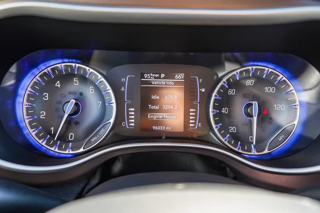 Thumbnail: 2020 Chrysler Voyager - 25