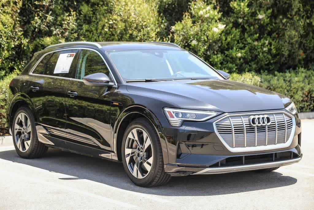 Thumbnail: 2022 Audi e-tron - 3