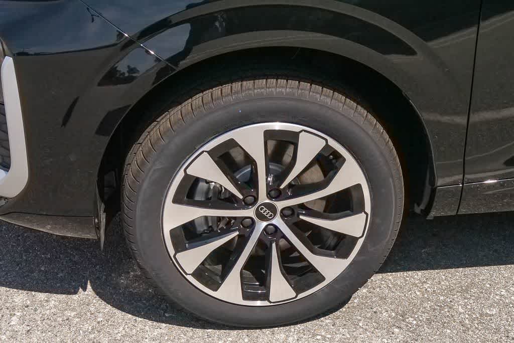 Thumbnail: 2026 Audi Q3 - 6