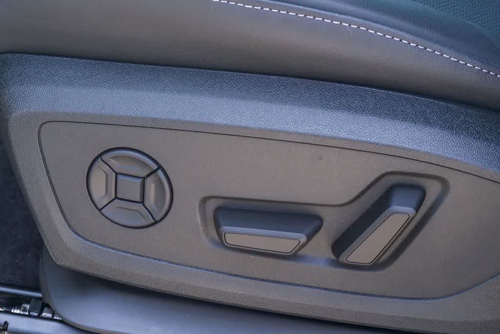 Thumbnail: 2025 Audi Q6 e-tron - 20