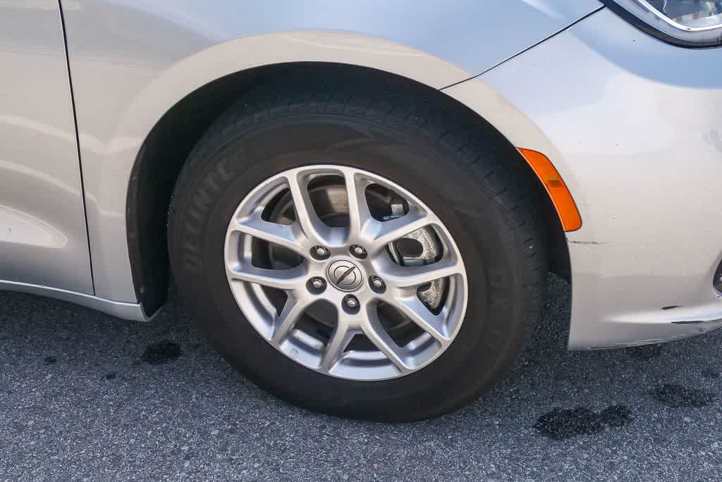 Thumbnail: 2023 Chrysler Pacifica - 7