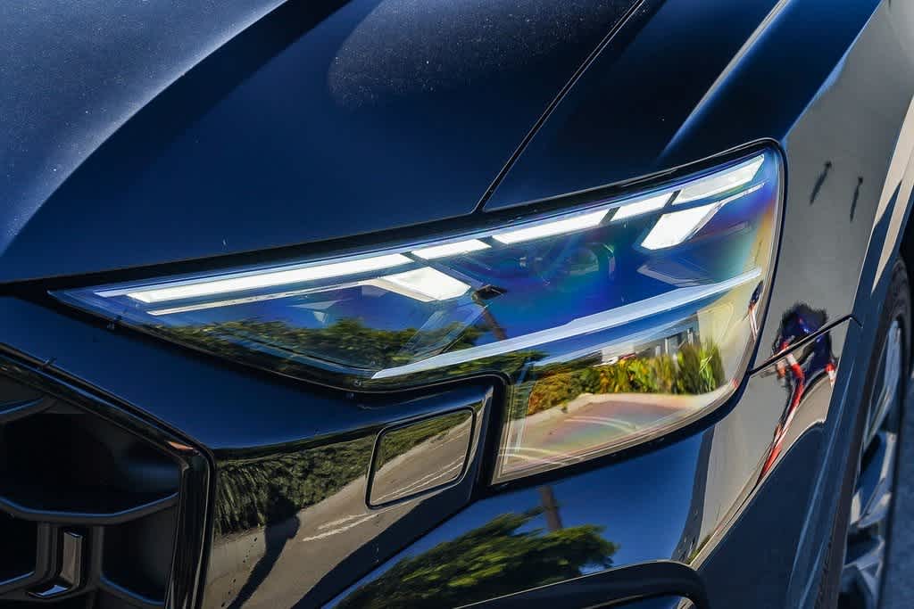 Thumbnail: 2026 Audi Q8 - 8