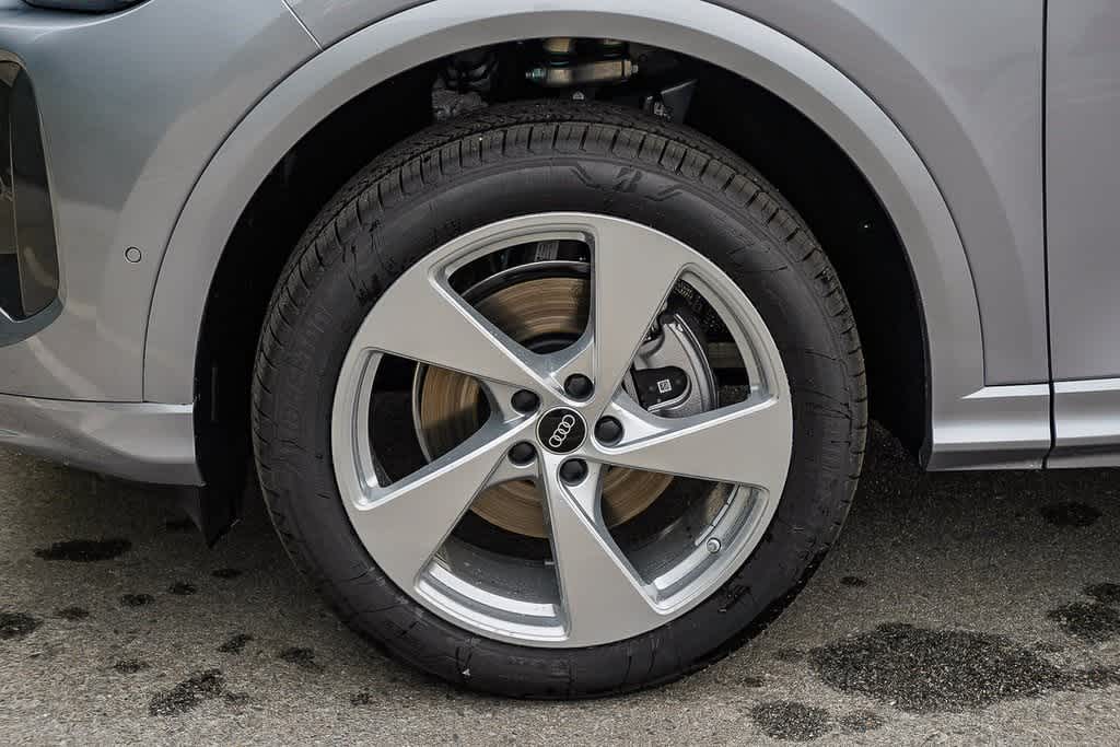 Thumbnail: 2025 Audi Q5 - 10