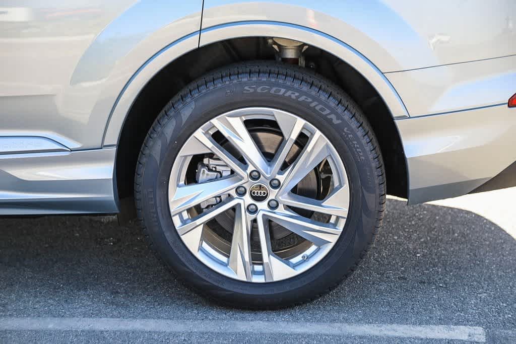 Thumbnail: 2024 Audi Q7 - 10