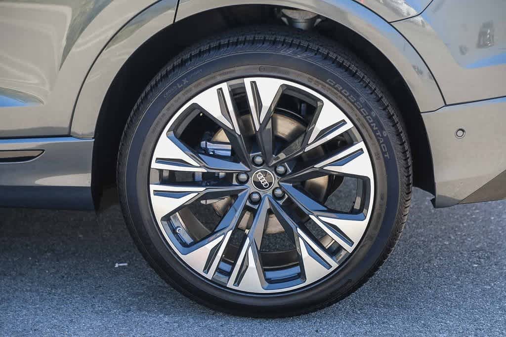 Thumbnail: 2025 Audi Q8 - 10