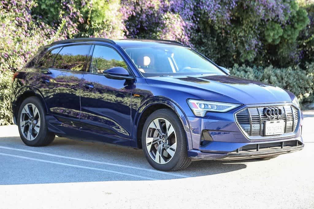 Thumbnail: 2022 Audi e-tron - 3