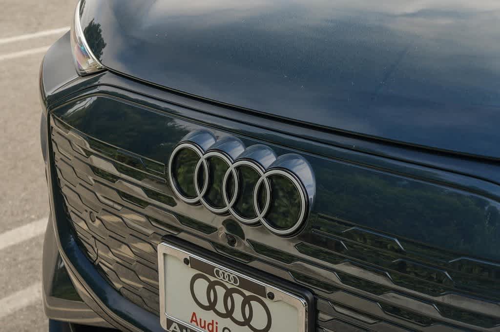Thumbnail: 2025 Audi Q6 e-tron - 9