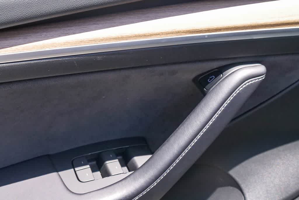 Thumbnail: 2023 Tesla Model 3 - 19