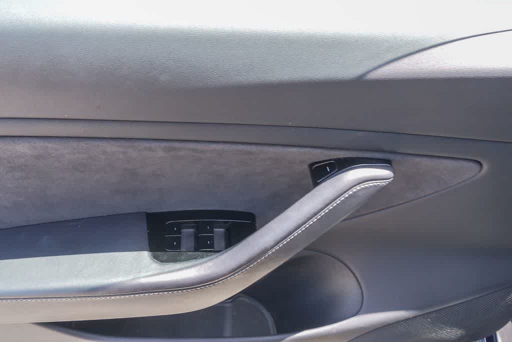 Thumbnail: 2018 Tesla Model 3 - 15