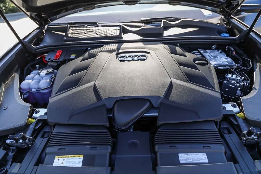 Thumbnail: 2025 Audi Q8 - 25