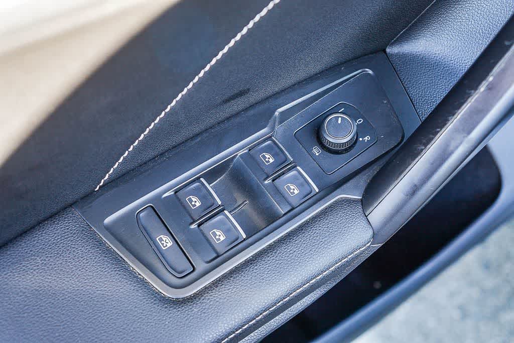 Thumbnail: 2022 Volkswagen Tiguan - 18