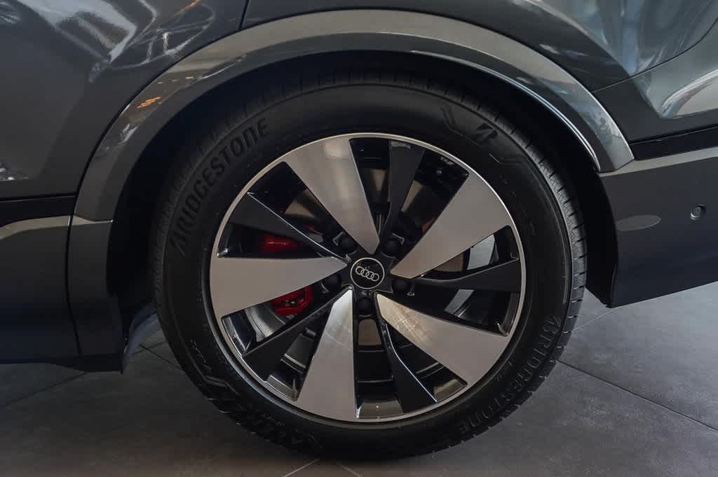Thumbnail: 2025 Audi SQ6 e-tron - 11