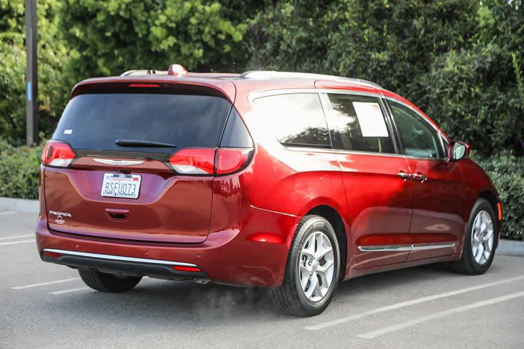 Thumbnail: 2019 Chrysler Pacifica - 4