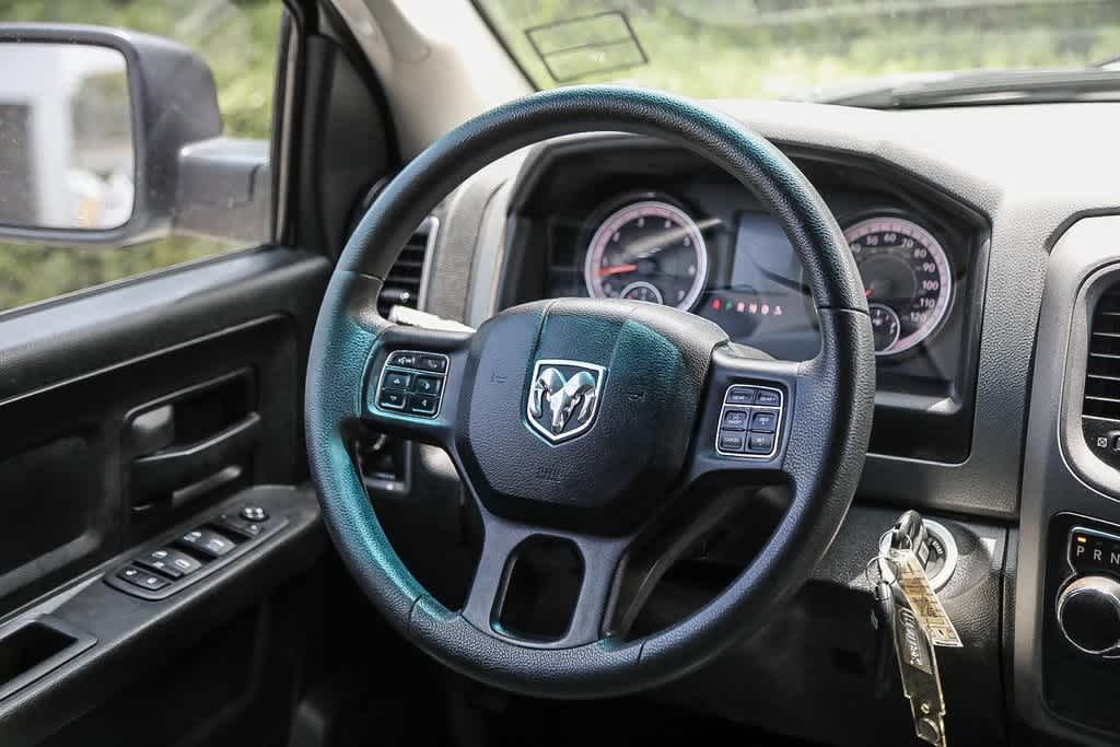 Thumbnail: 2019 RAM 1500 Classic - 14