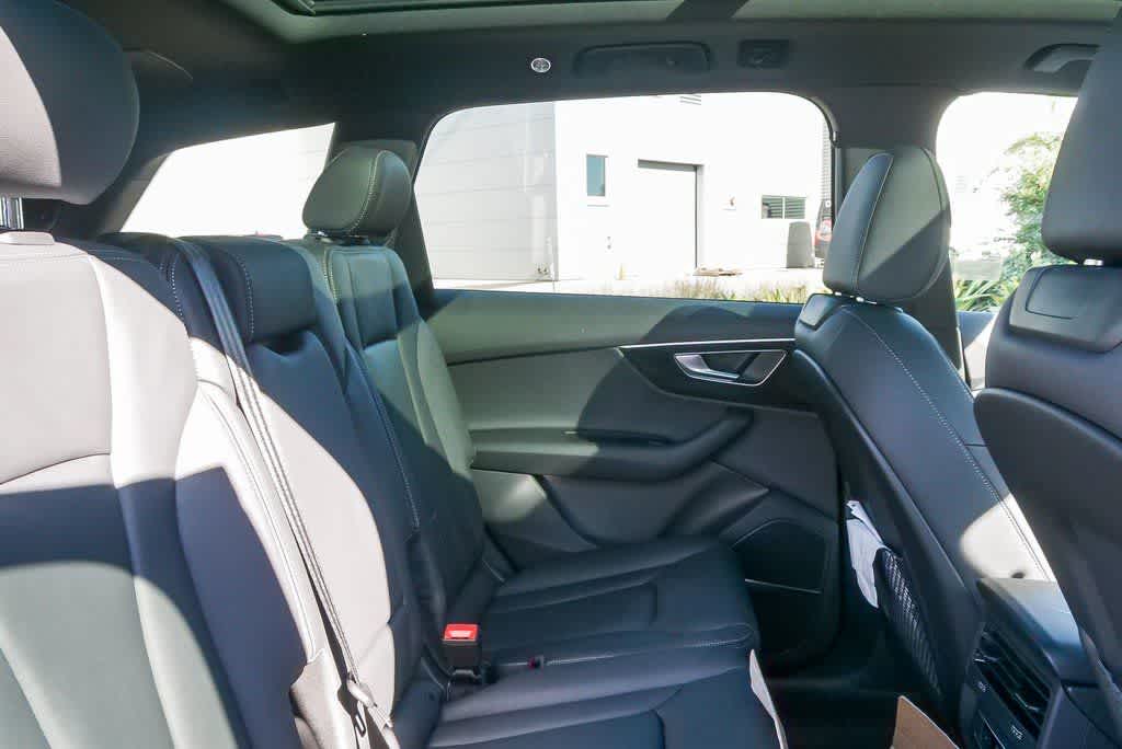 Thumbnail: 2026 Audi Q7 - 15