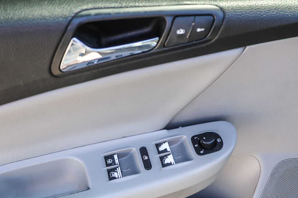 Thumbnail: 2007 Volkswagen Passat - 14