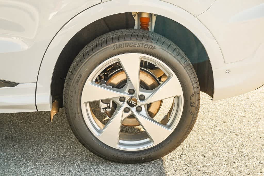 Thumbnail: 2025 Audi Q5 - 11