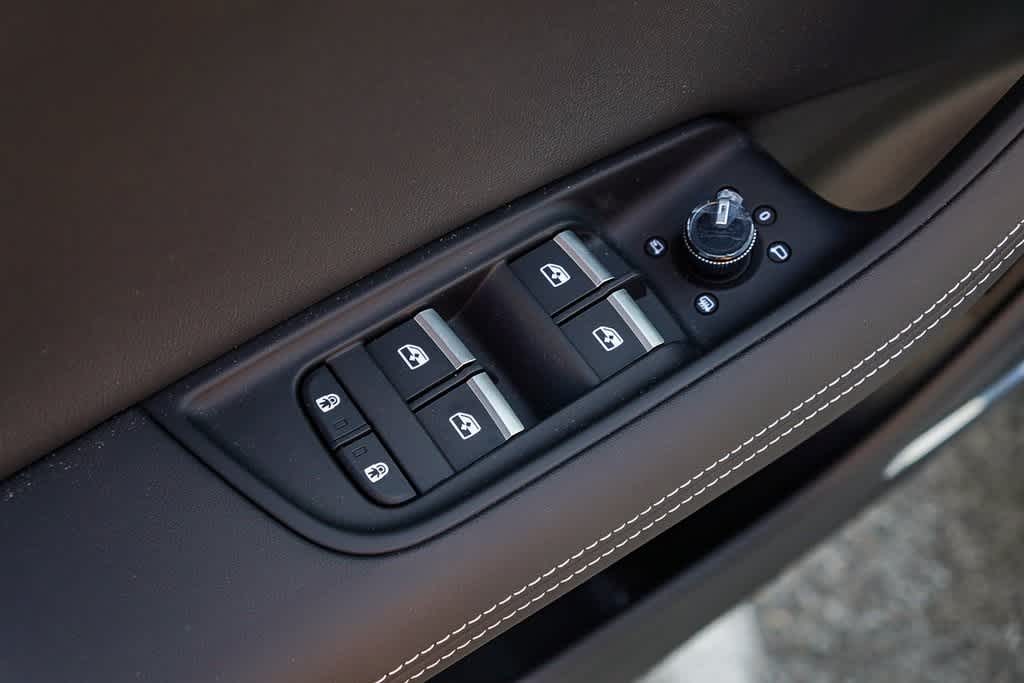 Thumbnail: 2026 Audi Q8 - 23