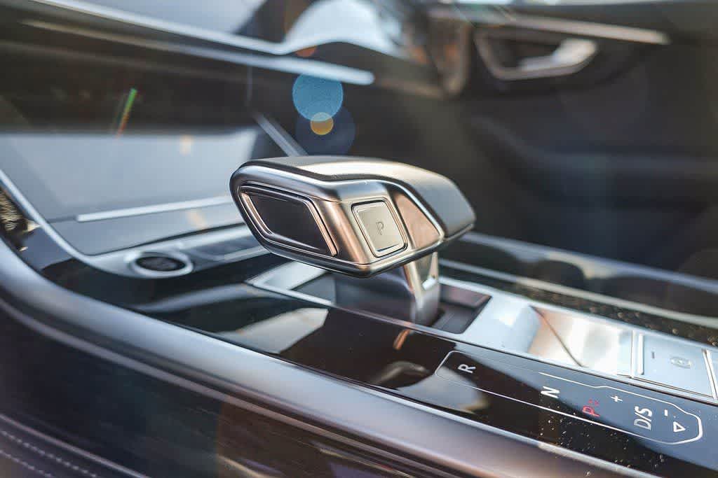 Thumbnail: 2026 Audi Q8 - 25