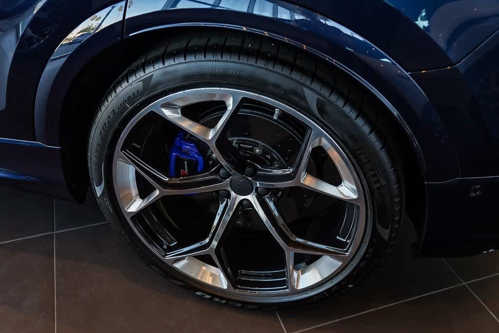 Thumbnail: 2026 Audi RS Q8 - 11