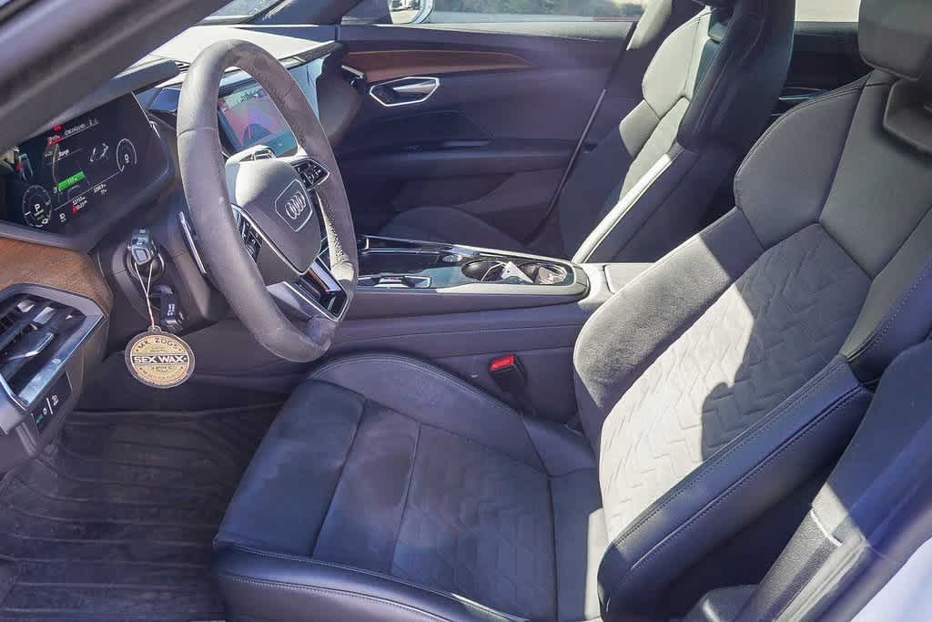 Thumbnail: 2022 Audi e-tron GT - 16