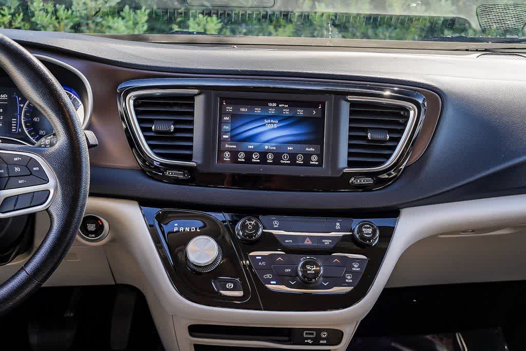 Thumbnail: 2020 Chrysler Voyager - 13