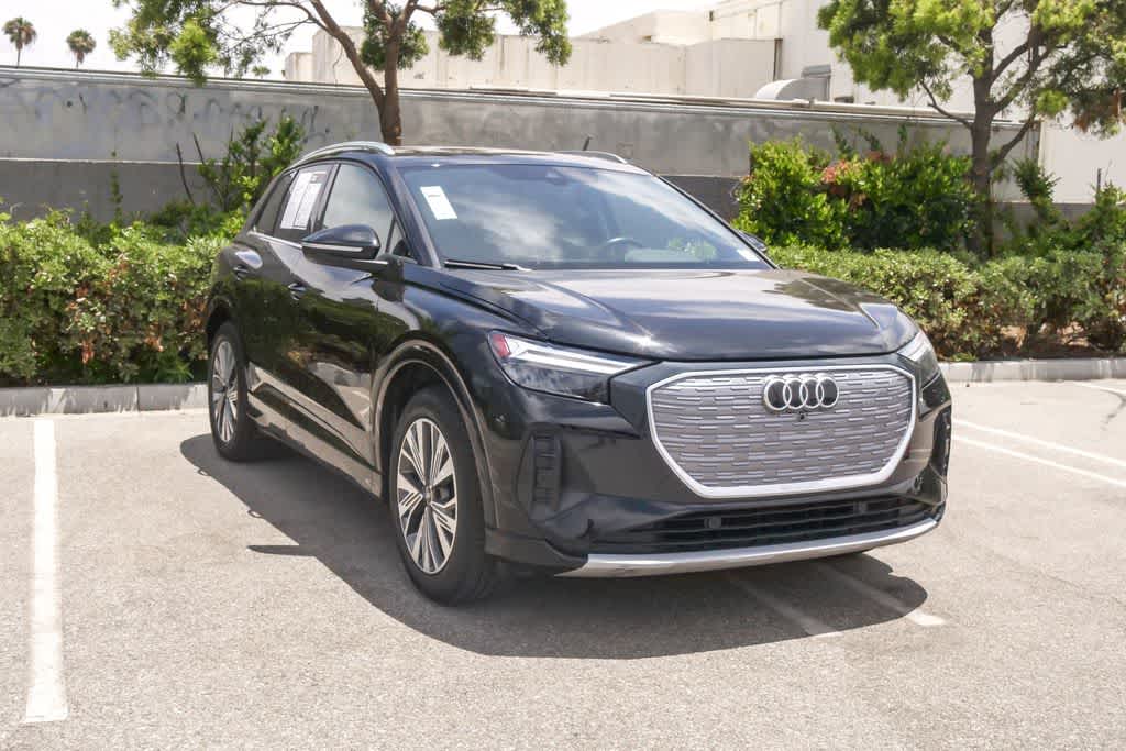 Thumbnail: 2023 Audi Q4 e-tron - 3