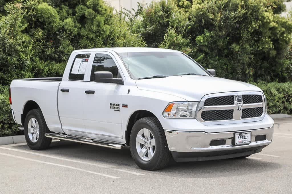 Thumbnail: 2019 RAM 1500 Classic - 3