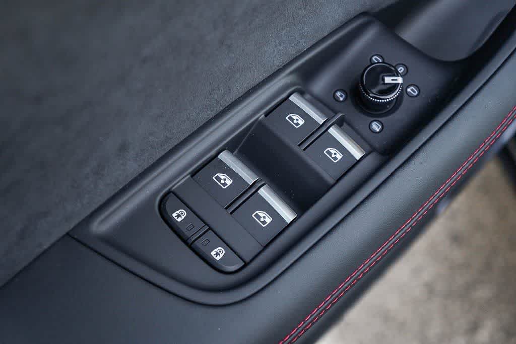 Thumbnail: 2026 Audi SQ8 - 23