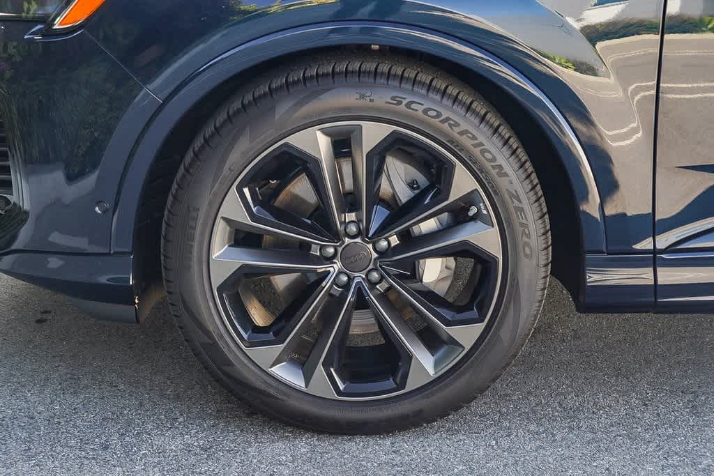 Thumbnail: 2026 Audi Q7 - 10