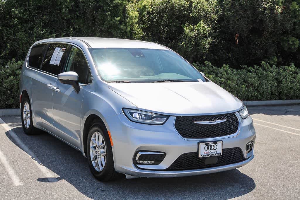 Thumbnail: 2023 Chrysler Pacifica - 3