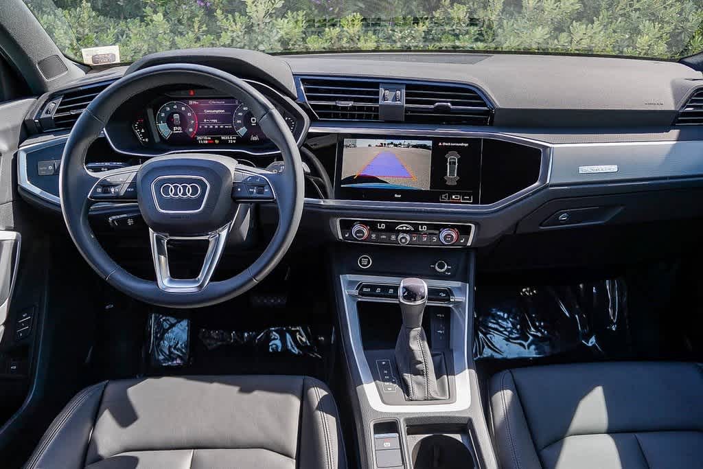 Thumbnail: 2023 Audi Q3 - 12