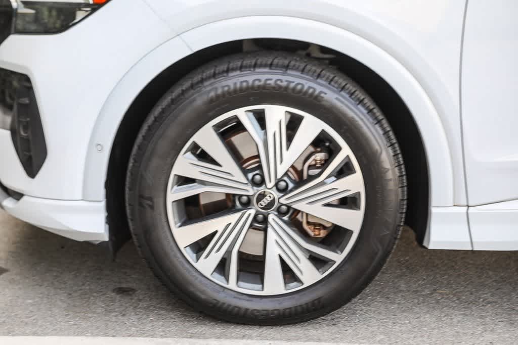 Thumbnail: 2023 Audi Q4 e-tron - 9