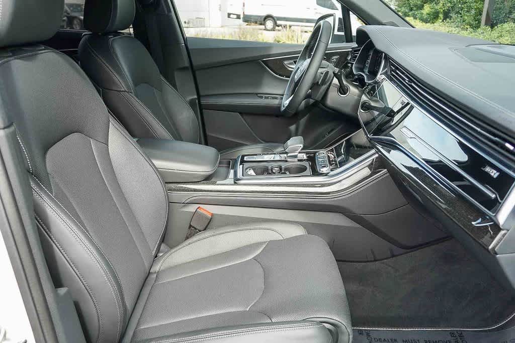 Thumbnail: 2025 Audi Q7 - 19