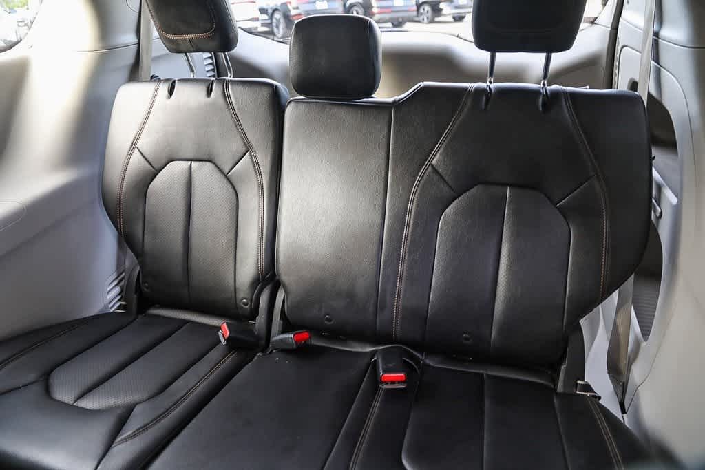 Thumbnail: 2019 Chrysler Pacifica - 18