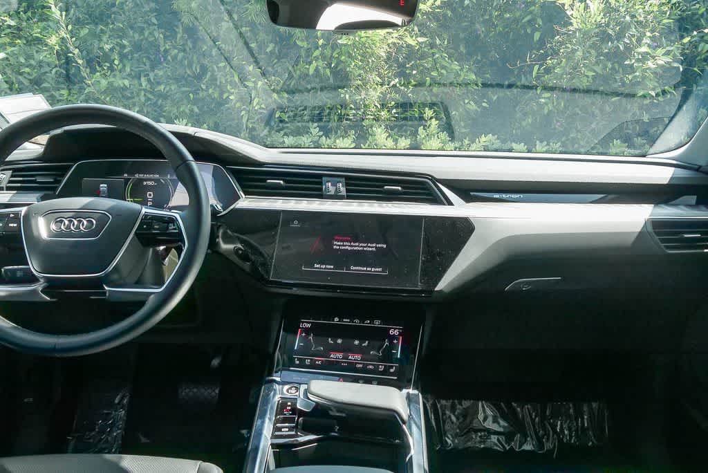Thumbnail: 2022 Audi e-tron - 14