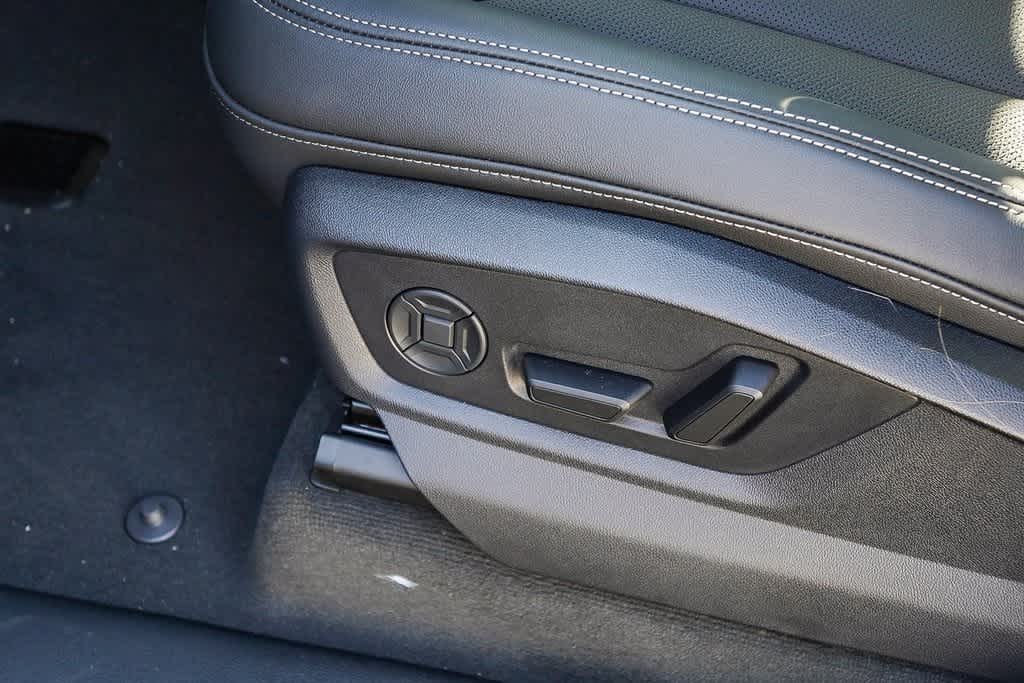 Thumbnail: 2026 Audi Q8 - 24