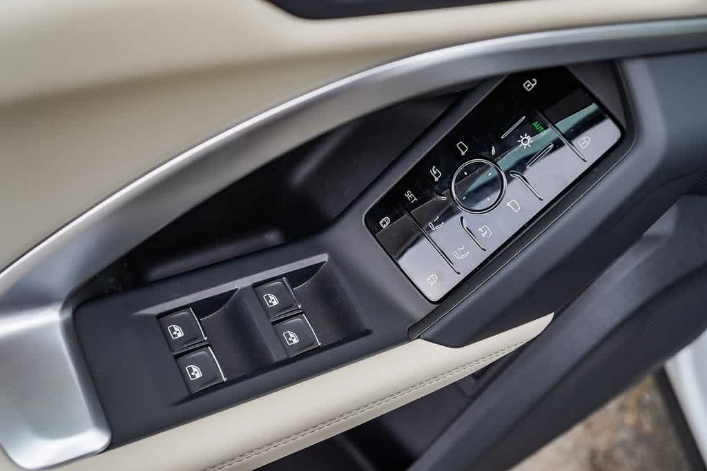 Thumbnail: 2025 Audi Q5 - 23